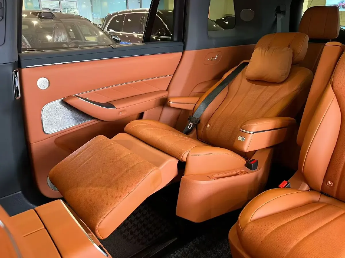 2025 AITO AITO M8 REEV 160HP REEV 53.4KWH,autocango,china used car exporter,china ev exporter,chinese used car exporter,chinese used ev exporter