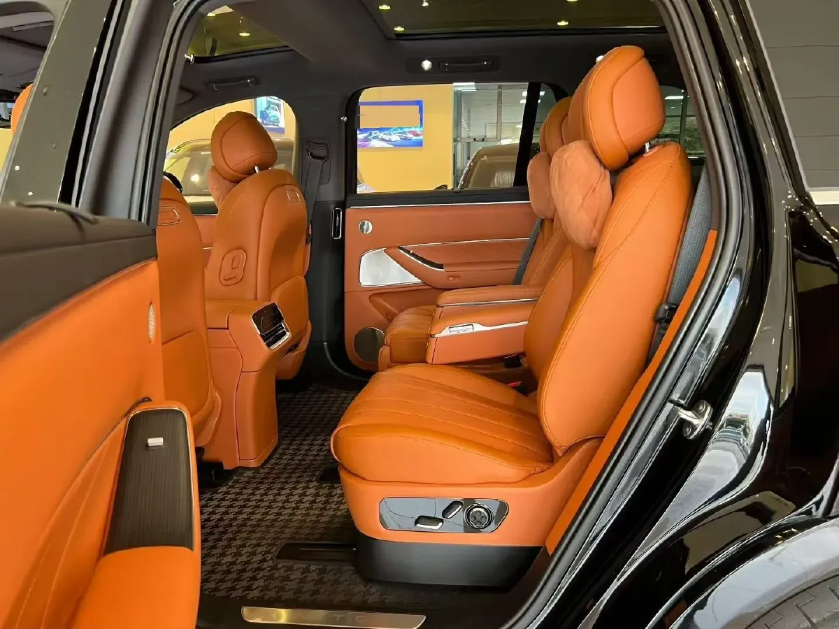 2025 AITO AITO M8 REEV 160HP REEV 53.4KWH,autocango,china used car exporter,china ev exporter,chinese used car exporter,chinese used ev exporter