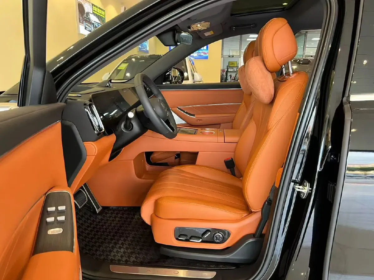 2025 AITO AITO M8 REEV 160HP REEV 53.4KWH,autocango,china used car exporter,china ev exporter,chinese used car exporter,chinese used ev exporter