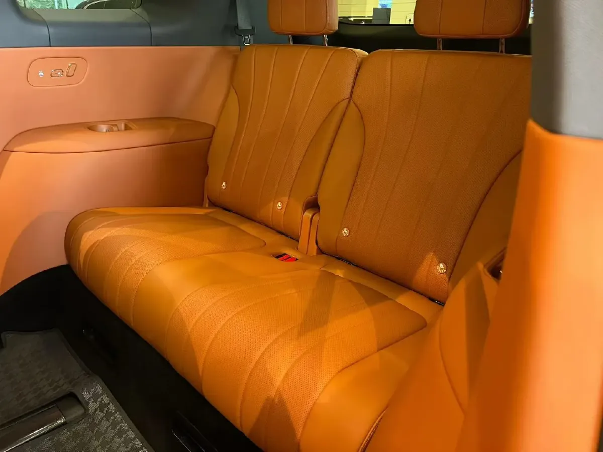 2025 AITO AITO M8 REEV 160HP REEV 53.4KWH,autocango,china used car exporter,china ev exporter,chinese used car exporter,chinese used ev exporter