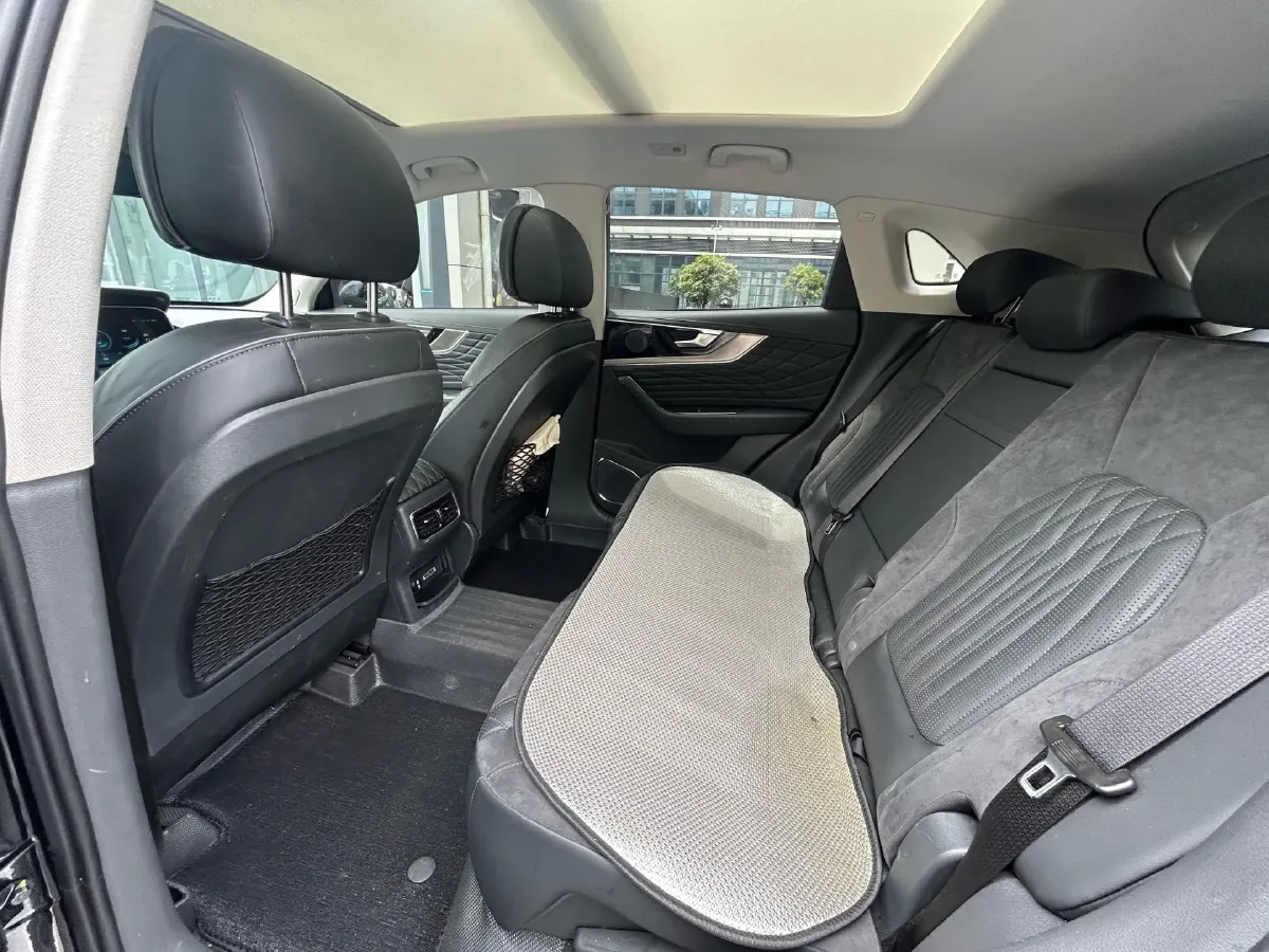 2022 HongQi HS5 2.0T 224HP L4 6AT,autocango,china used car exporter,china ev exporter,chinese used car exporter,chinese used ev exporter