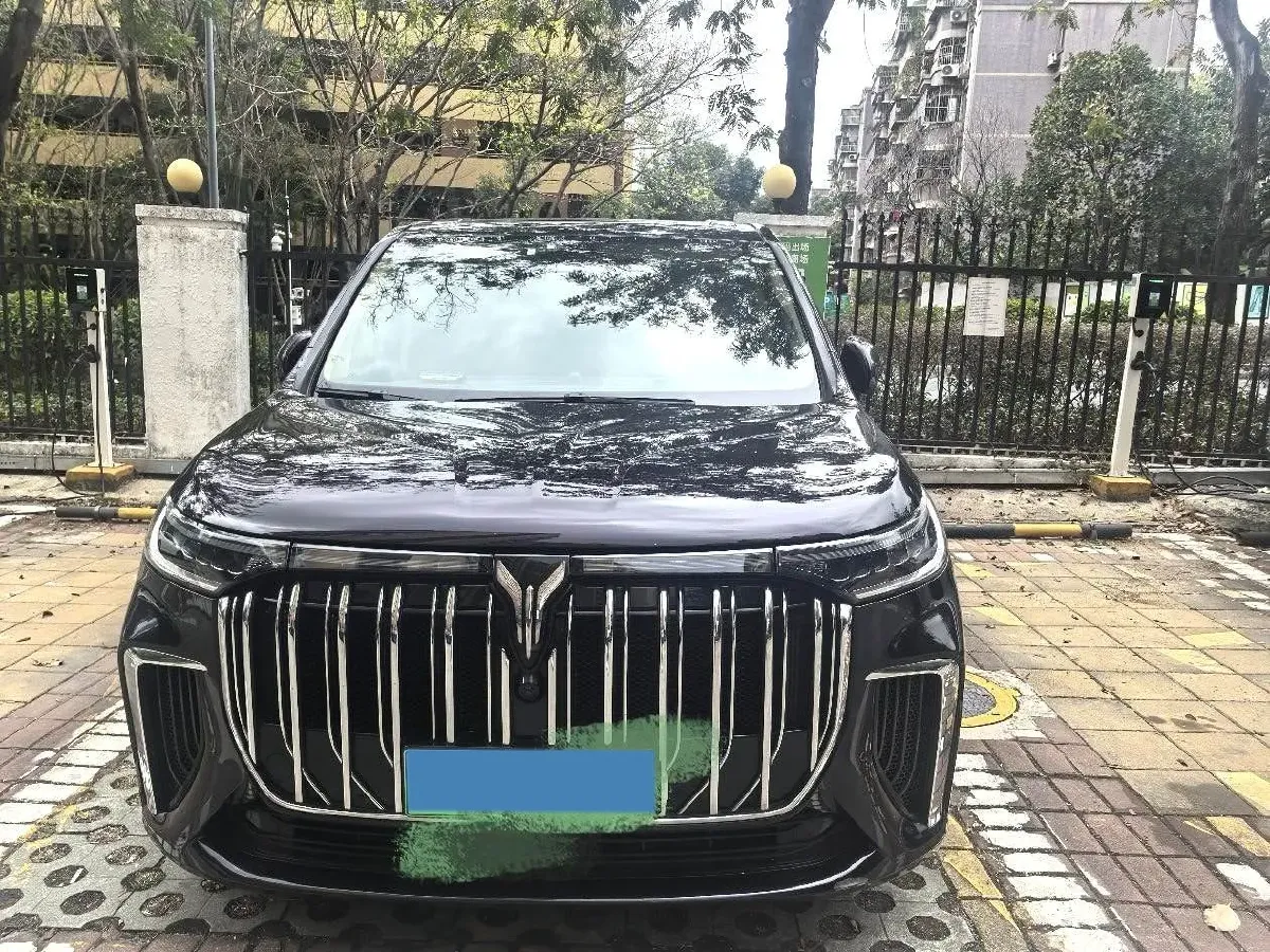 2022 Voyah Dream 1.5T 136HP L4 PHEV 25.57KWH,autocango,china used car exporter,china ev exporter,chinese used car exporter,chinese used ev exporter