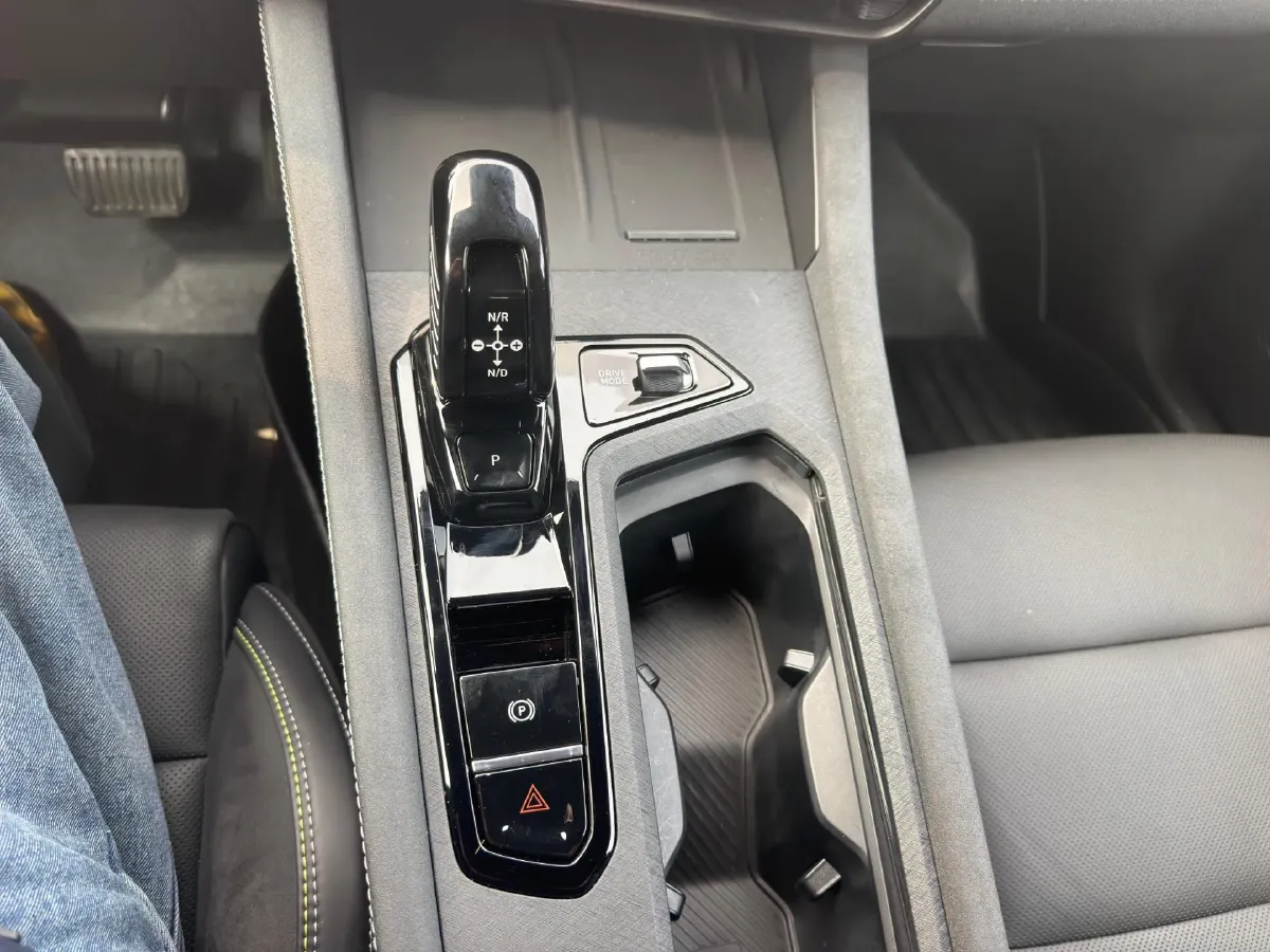 2025 LYNK&CO 03 2.0T 254HP L4 7DCT,autocango,china used car exporter,china ev exporter,chinese used car exporter,chinese used ev exporter