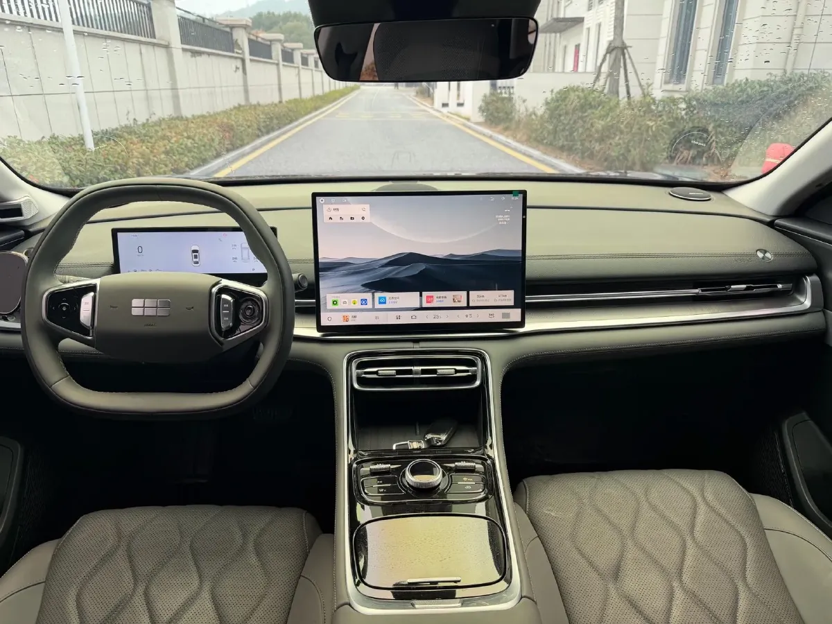 2025 Geely Galaxy A7 1.5L 112HP L4 1DHT PHEV,autocango,china used car exporter,china ev exporter,chinese used car exporter,chinese used ev exporter