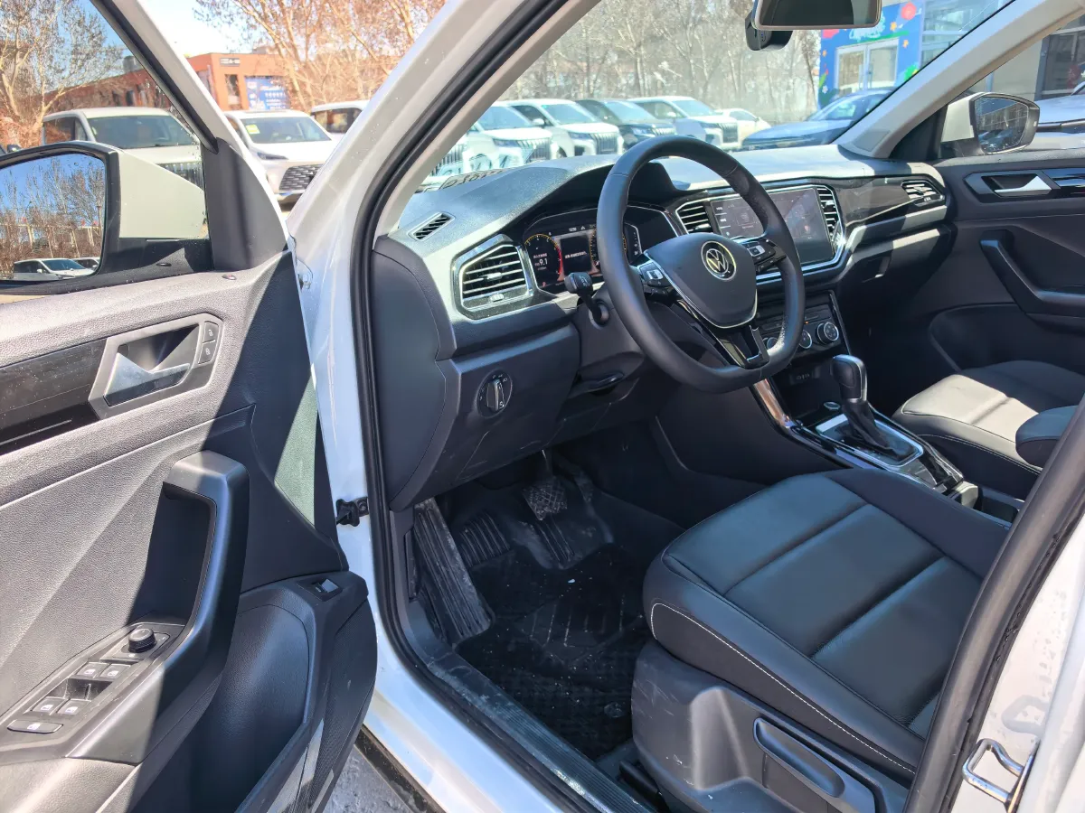 2021 Volkswagen T-Roc 1.4T 150HP L4 7DCT,autocango,china used car exporter,china ev exporter,chinese used car exporter,chinese used ev exporter