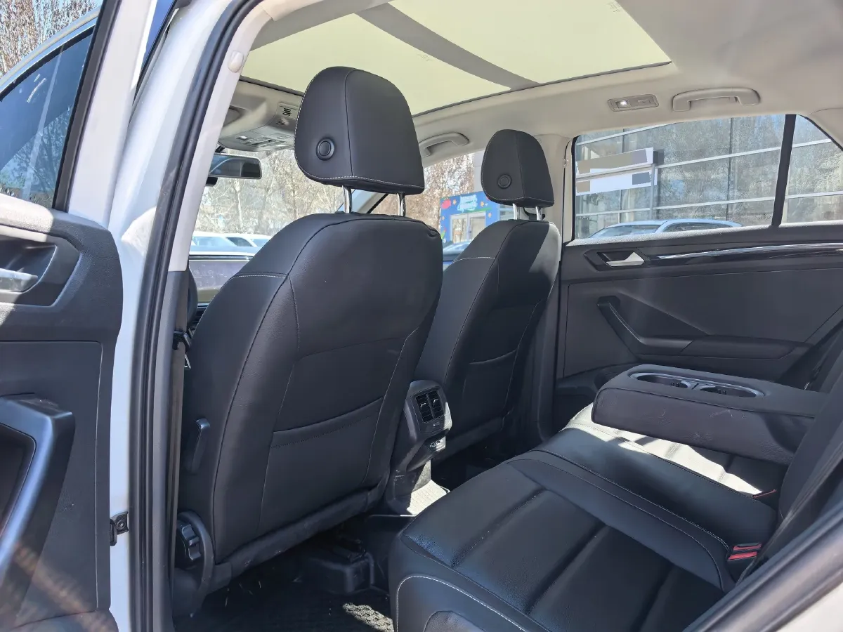 2021 Volkswagen T-Roc 1.4T 150HP L4 7DCT,autocango,china used car exporter,china ev exporter,chinese used car exporter,chinese used ev exporter