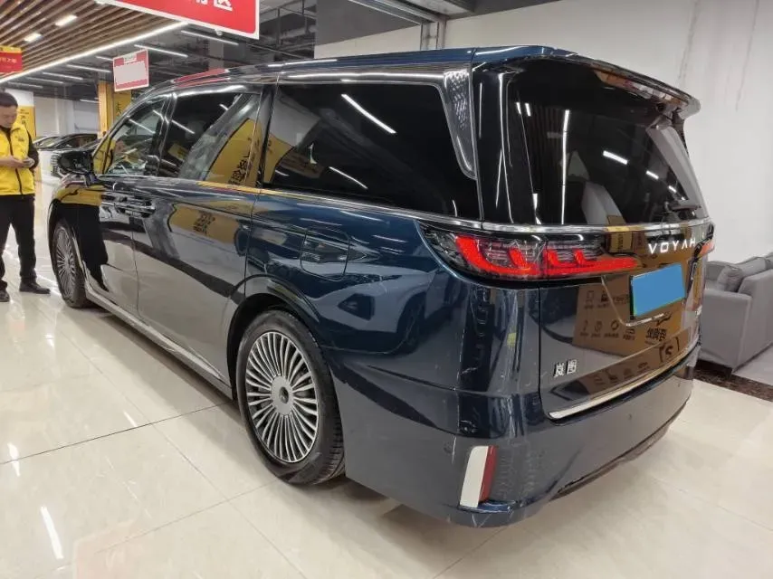 2025 Voyah Dream 1.5T 150HP L4 PHEV 41.7KWH,autocango,china used car exporter,china ev exporter,chinese used car exporter,chinese used ev exporter