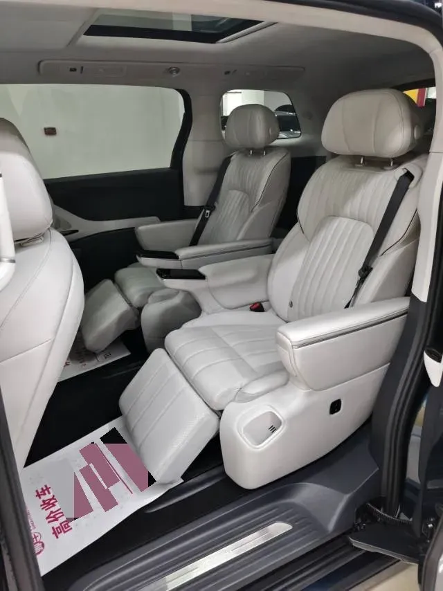 2025 Voyah Dream 1.5T 150HP L4 PHEV 41.7KWH,autocango,china used car exporter,china ev exporter,chinese used car exporter,chinese used ev exporter