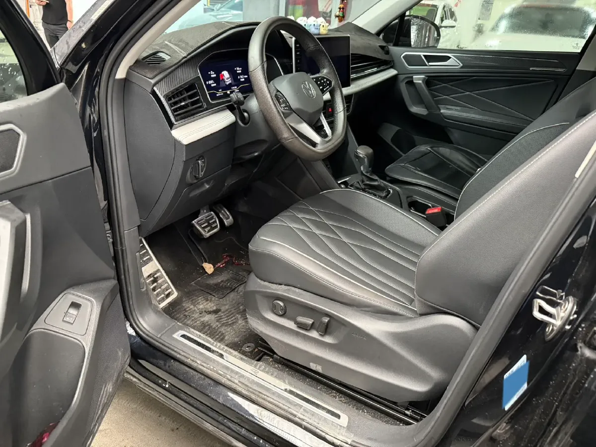 2023 Volkswagen Tiguan L 2.0T 186HP L4 7DCT,autocango,china used car exporter,china ev exporter,chinese used car exporter,chinese used ev exporter