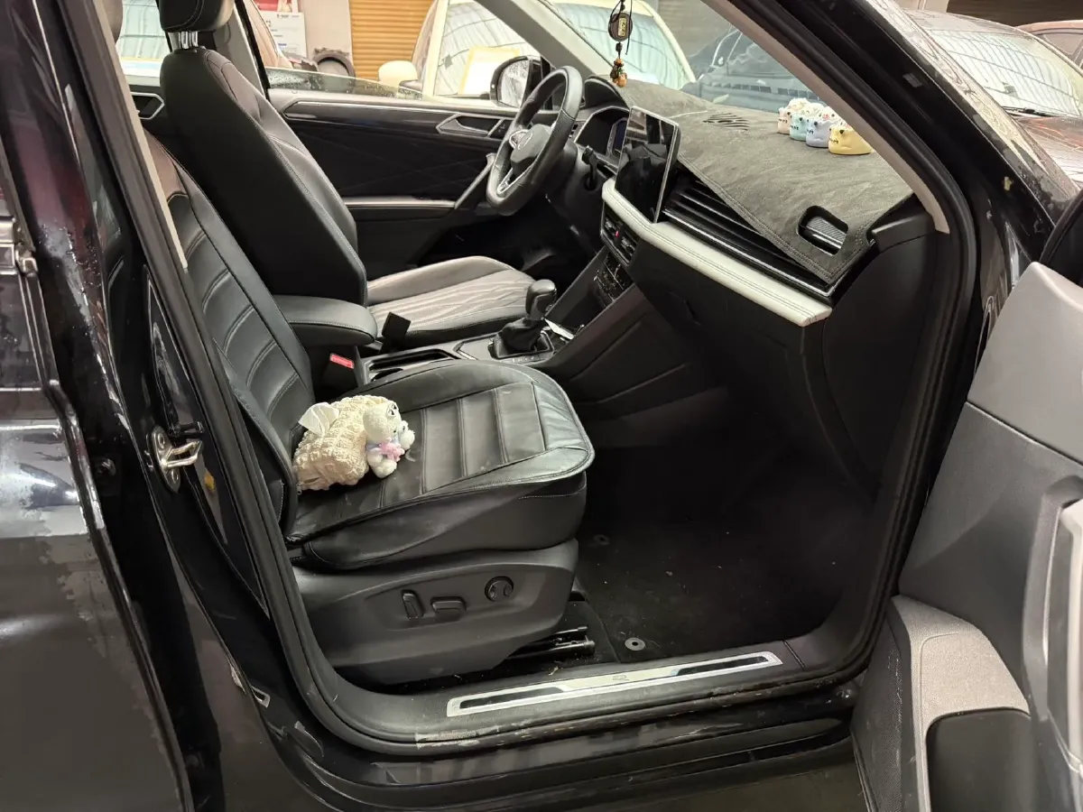 2023 Volkswagen Tiguan L 2.0T 186HP L4 7DCT,autocango,china used car exporter,china ev exporter,chinese used car exporter,chinese used ev exporter