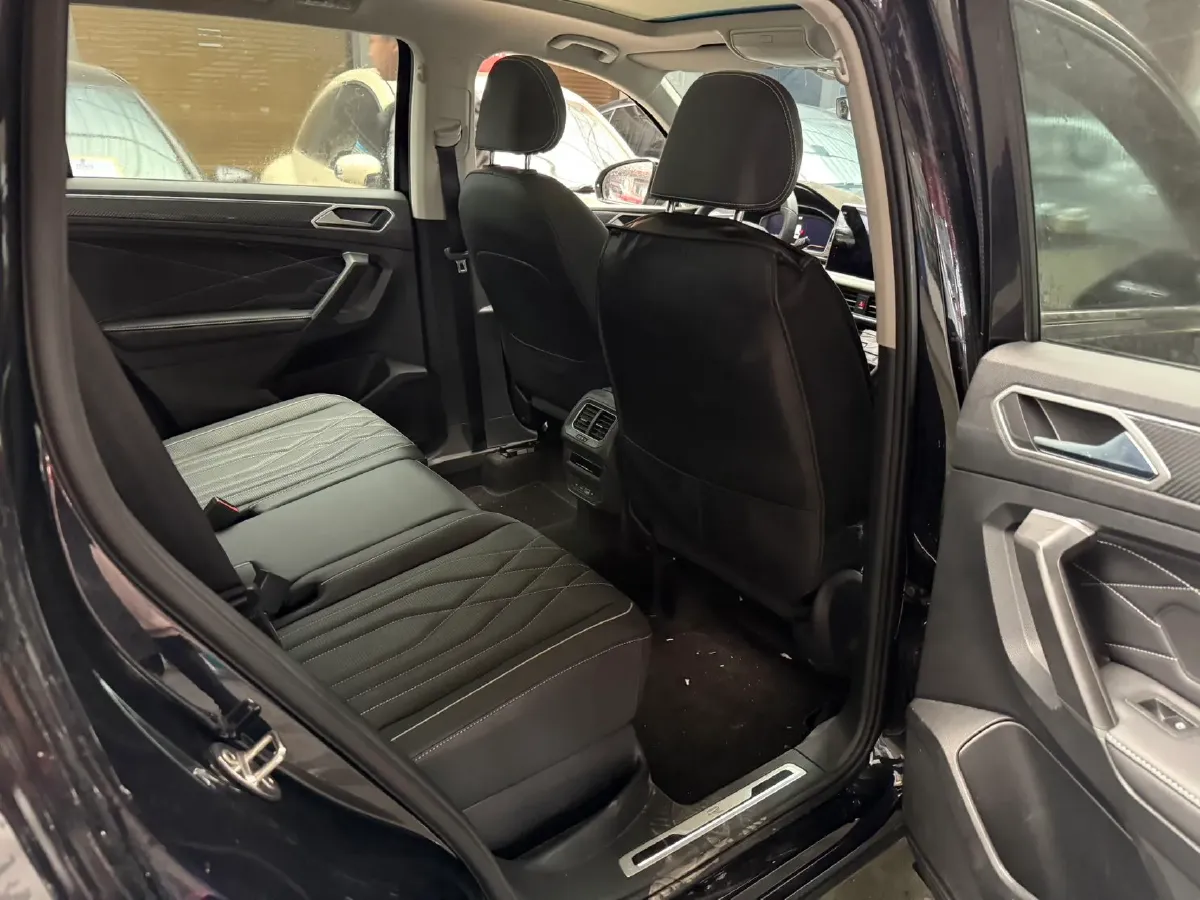 2023 Volkswagen Tiguan L 2.0T 186HP L4 7DCT,autocango,china used car exporter,china ev exporter,chinese used car exporter,chinese used ev exporter