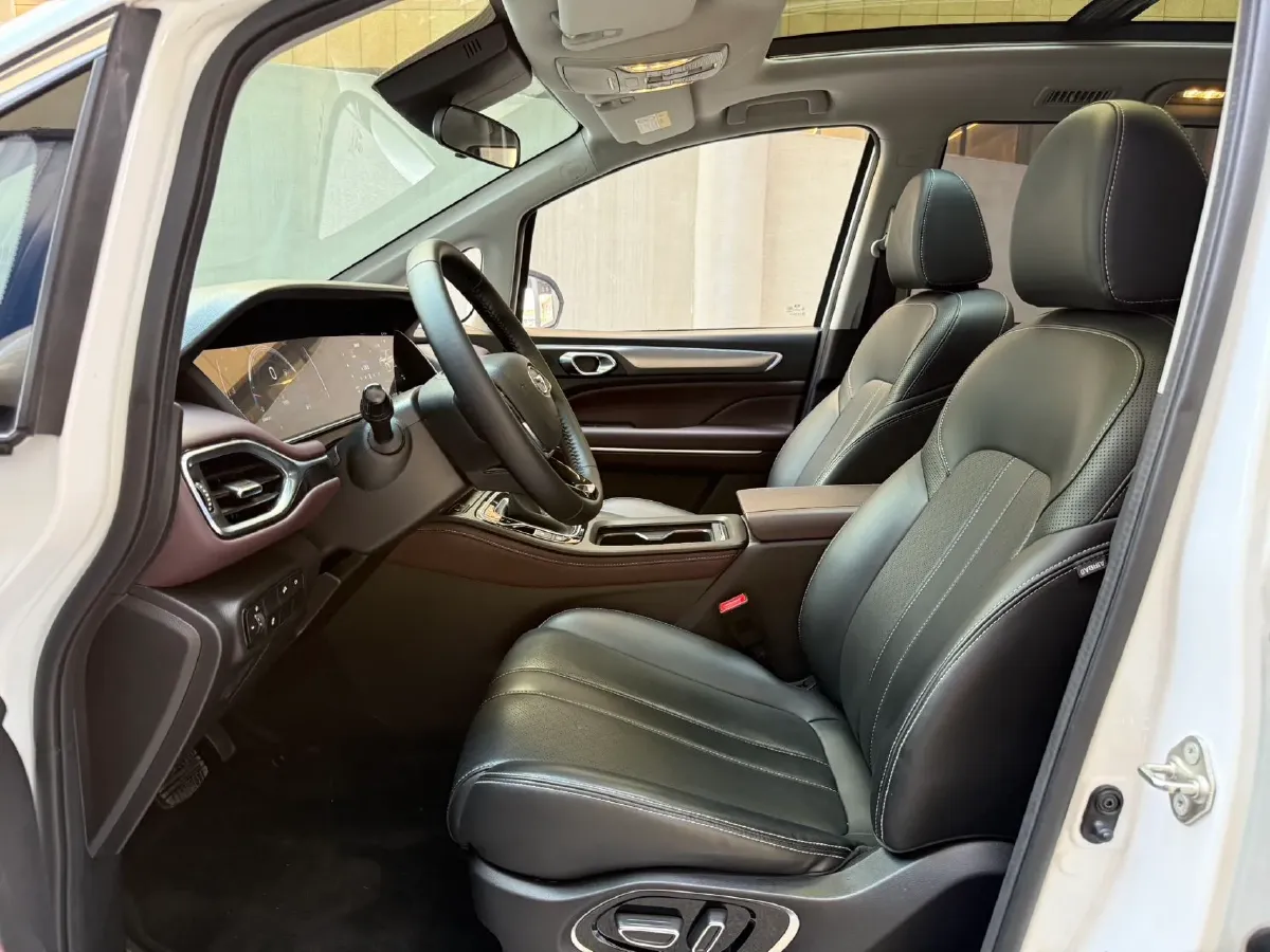 2021 GAC Trumpchi M6 1.5T 169HP L4 7DCT,autocango,china used car exporter,china ev exporter,chinese used car exporter,chinese used ev exporter