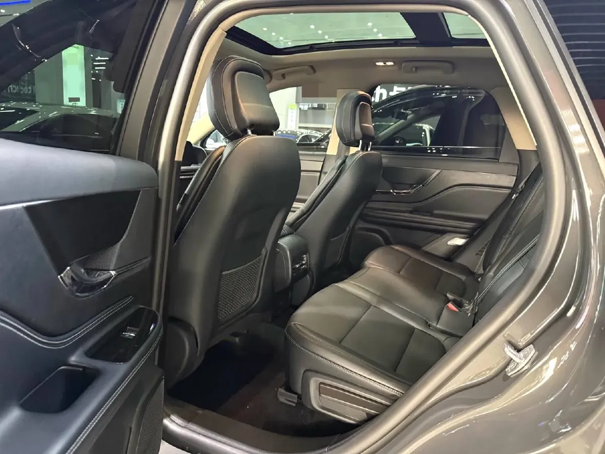 2024 Lincoln Corsair 2.0T 261HP L4 8AT,autocango,china used car exporter,china ev exporter,chinese used car exporter,chinese used ev exporter