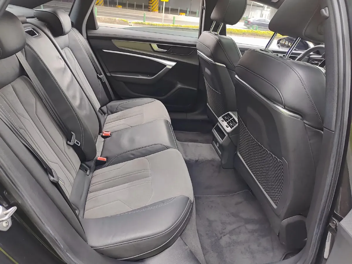 2022 Audi A6L 2.0T 224HP L4 7DCT,autocango,china used car exporter,china ev exporter,chinese used car exporter,chinese used ev exporter