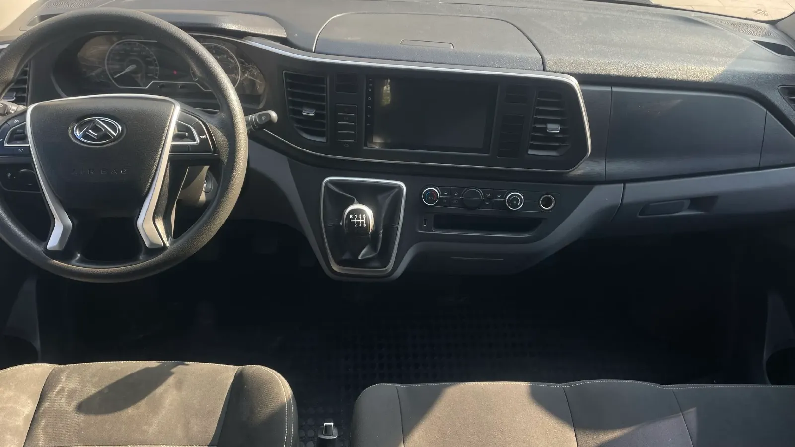 2023 MAXUS XinTu V80 2.0T 127HP L4 6MT,autocango,china used car exporter,china ev exporter,chinese used car exporter,chinese used ev exporter