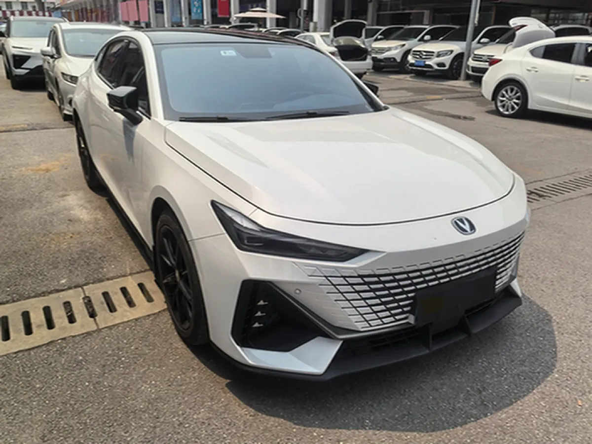 2023 ChangAn UNI-V 1.5T 188HP L4 7DCT,autocango,china used car exporter,china ev exporter,chinese used car exporter,chinese used ev exporter