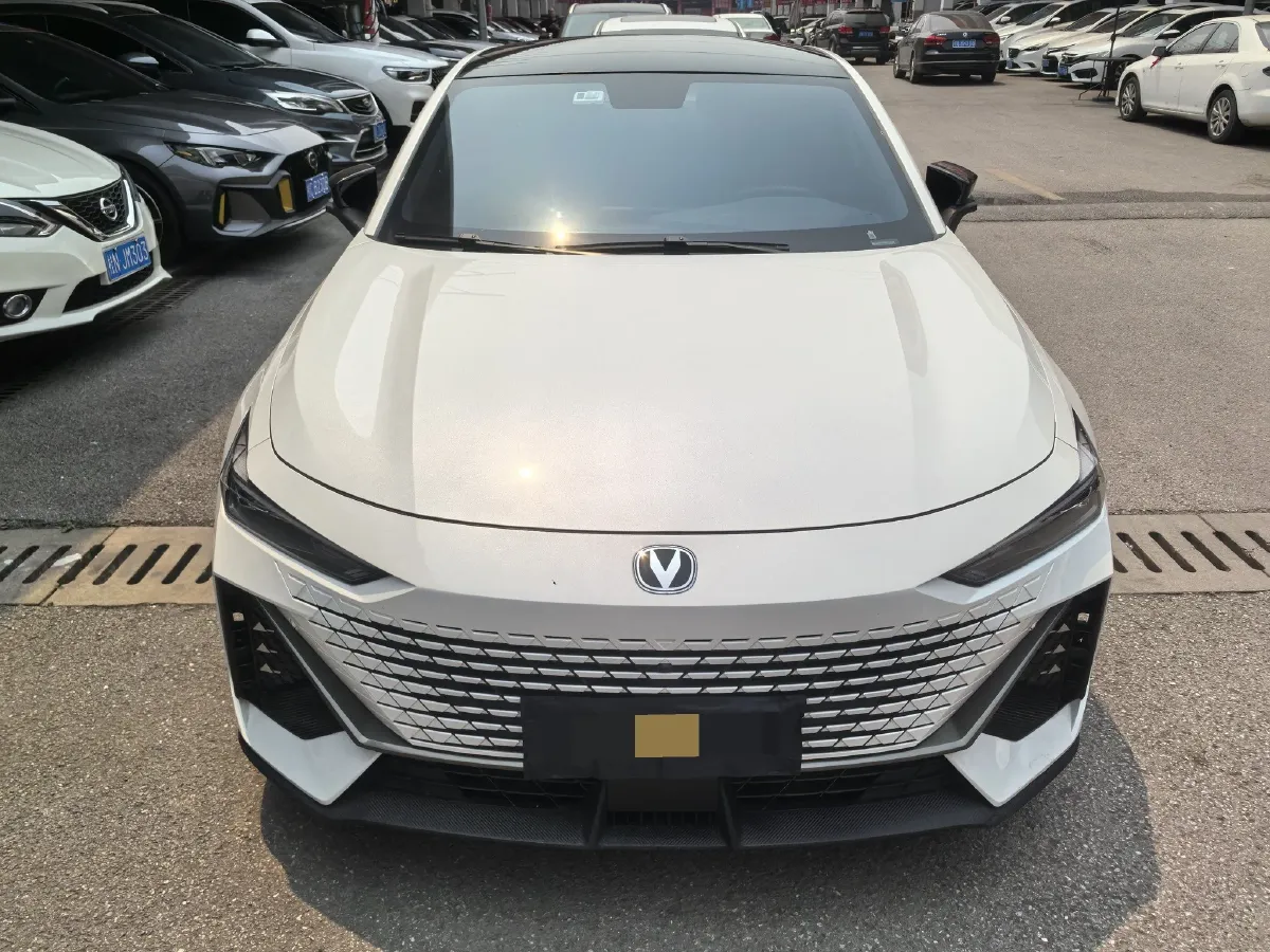 2023 ChangAn UNI-V 1.5T 188HP L4 7DCT,autocango,china used car exporter,china ev exporter,chinese used car exporter,chinese used ev exporter