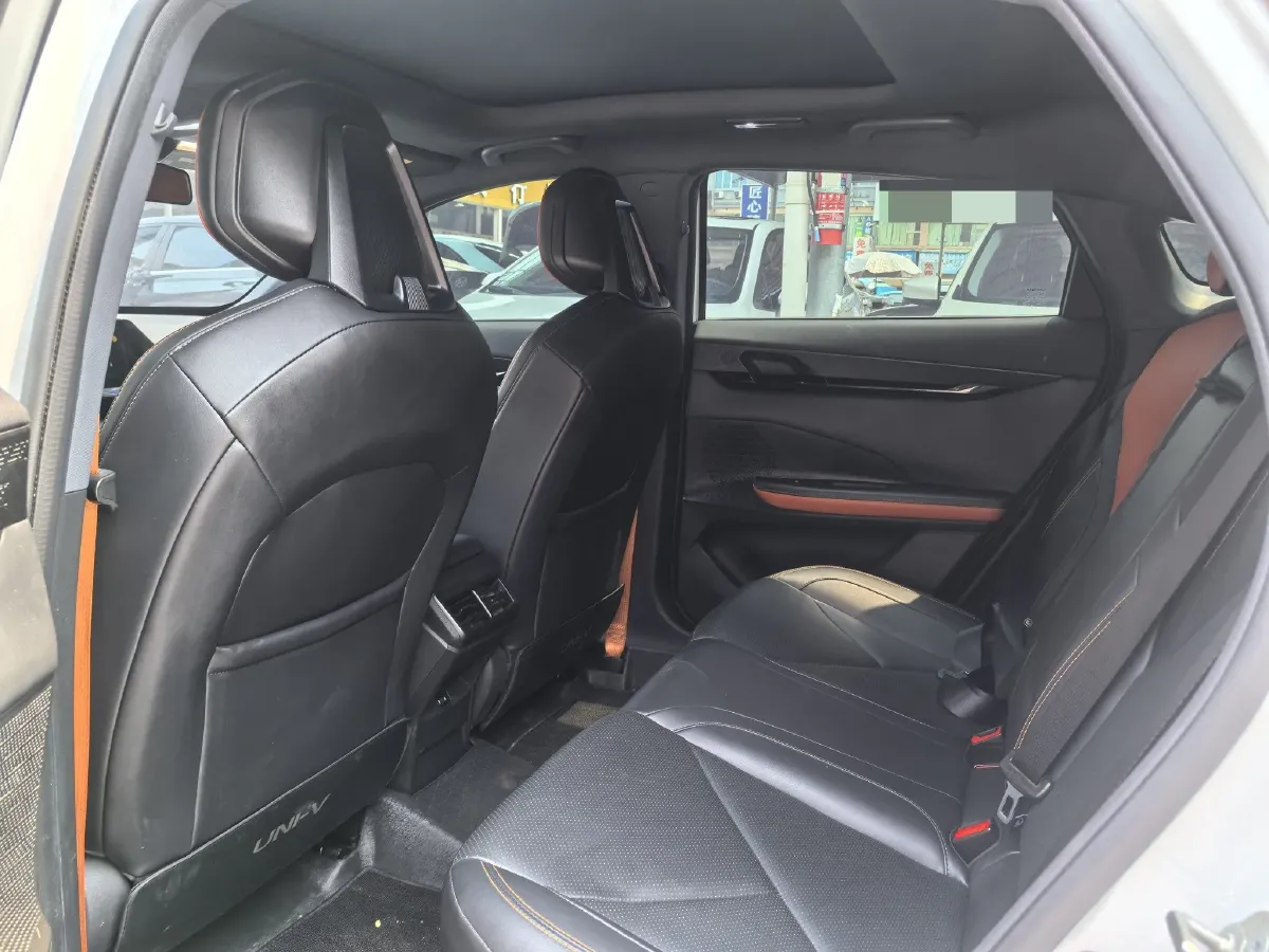 2023 ChangAn UNI-V 1.5T 188HP L4 7DCT,autocango,china used car exporter,china ev exporter,chinese used car exporter,chinese used ev exporter