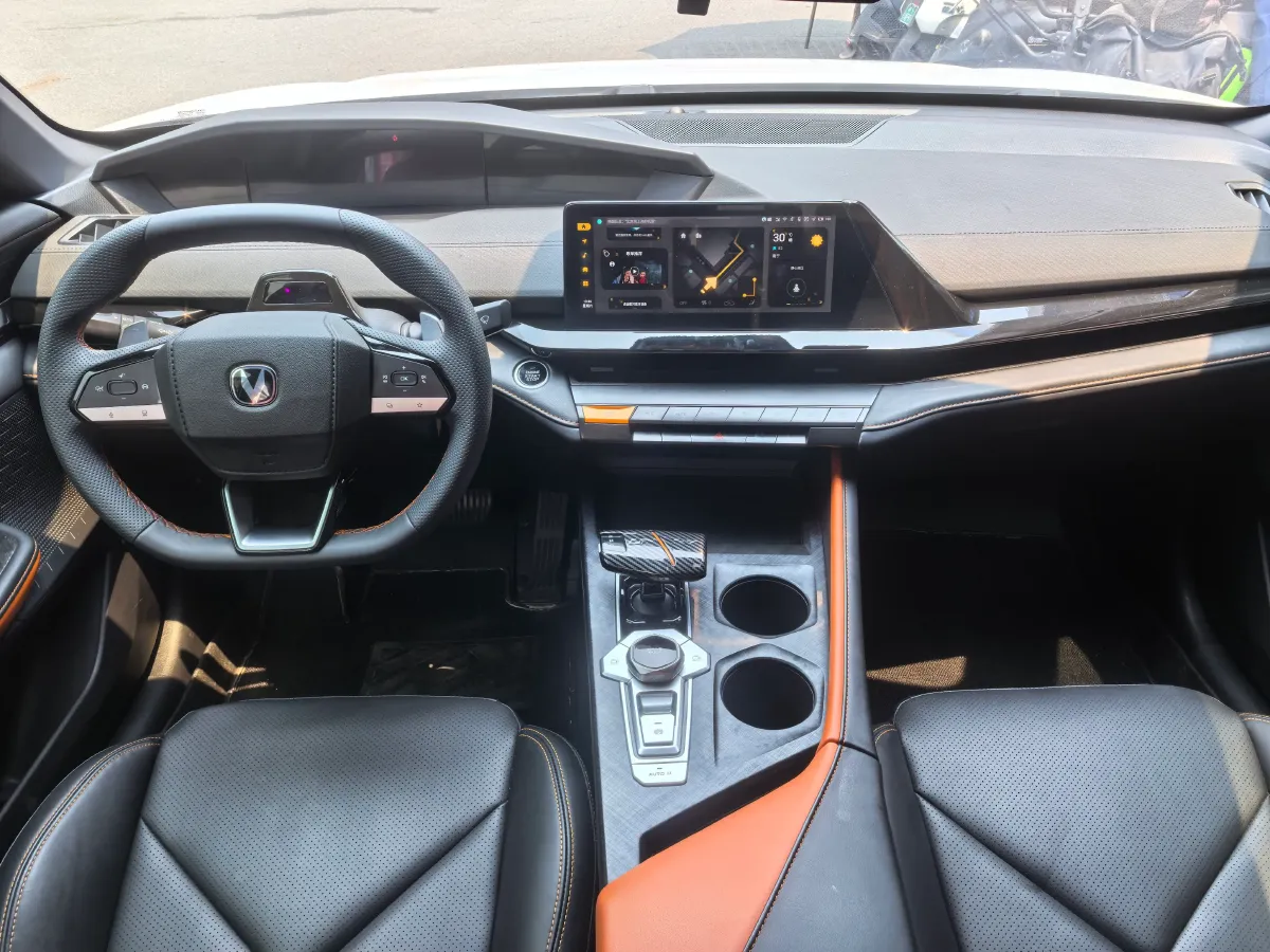 2023 ChangAn UNI-V 1.5T 188HP L4 7DCT,autocango,china used car exporter,china ev exporter,chinese used car exporter,chinese used ev exporter