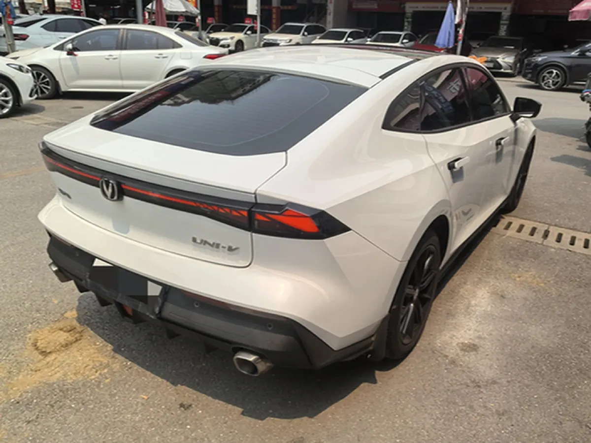 2023 ChangAn UNI-V 1.5T 188HP L4 7DCT,autocango,china used car exporter,china ev exporter,chinese used car exporter,chinese used ev exporter