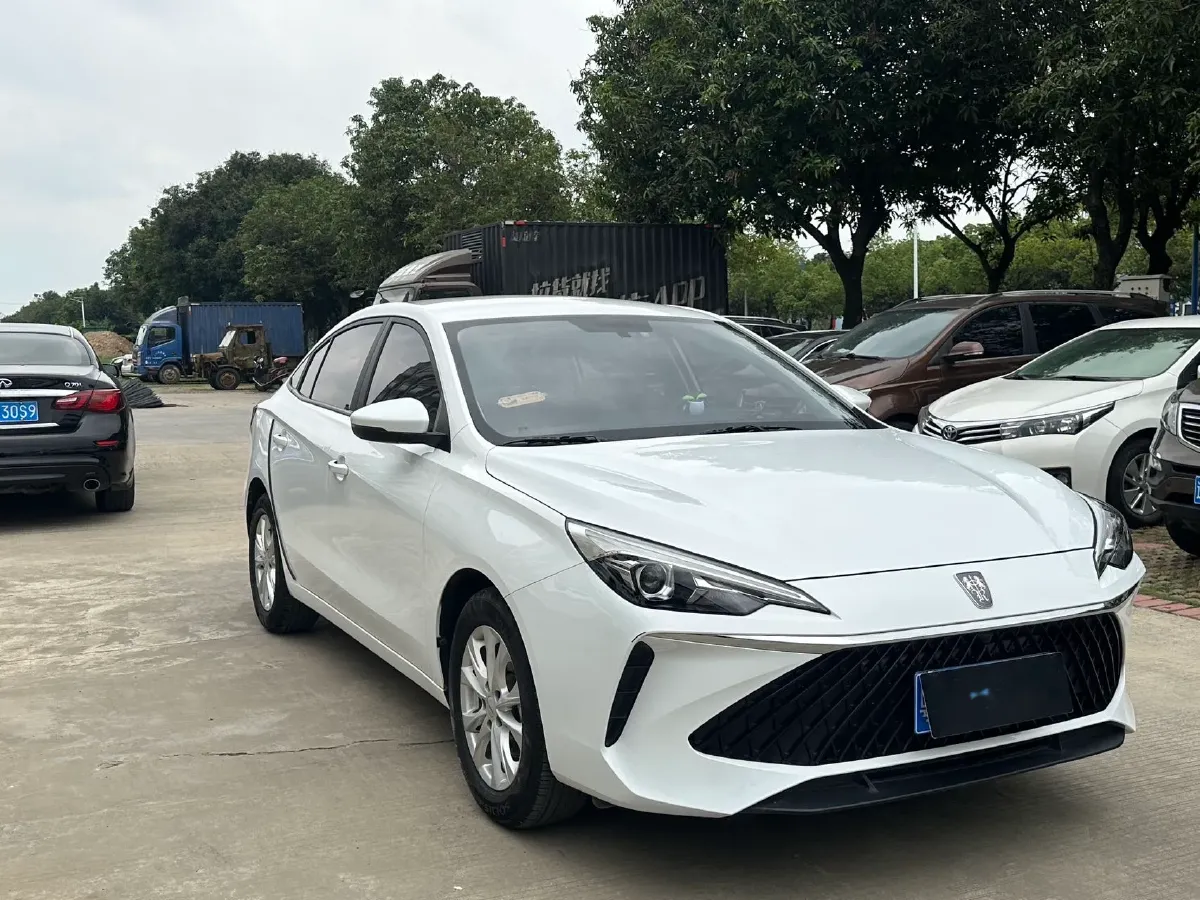 2023 Roewe i5 1.5L 129HP L4 5MT,autocango,china used car exporter,china ev exporter,chinese used car exporter,chinese used ev exporter