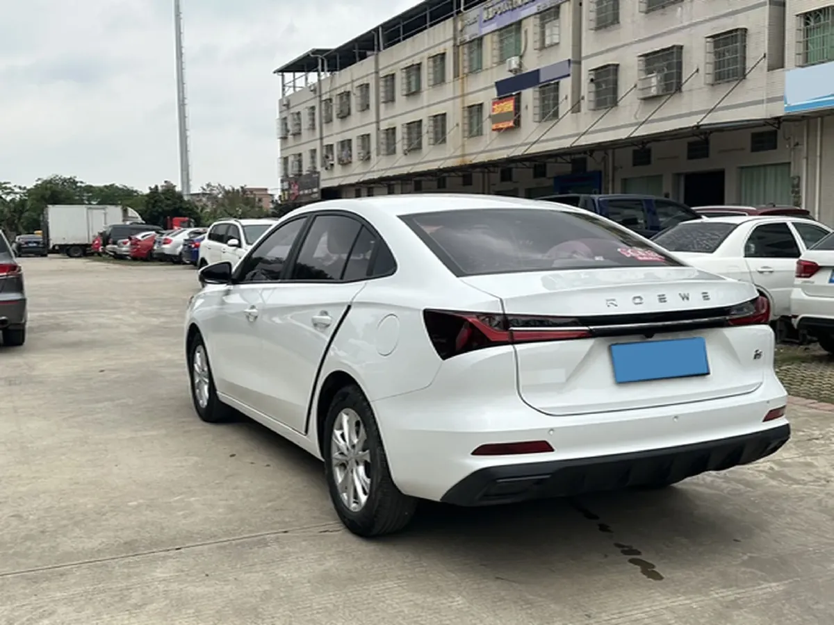 2023 Roewe i5 1.5L 129HP L4 5MT,autocango,china used car exporter,china ev exporter,chinese used car exporter,chinese used ev exporter