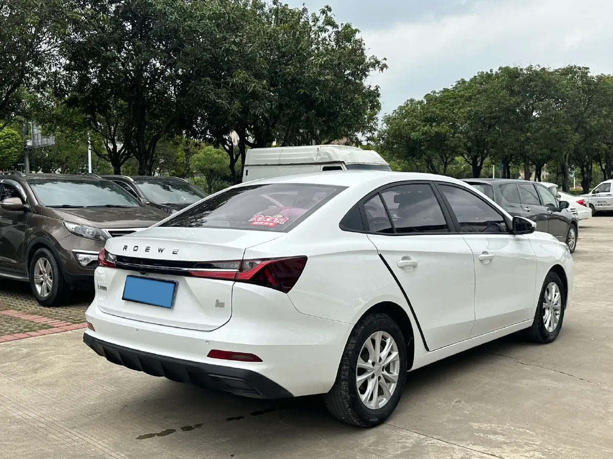 2023 Roewe i5 1.5L 129HP L4 5MT,autocango,china used car exporter,china ev exporter,chinese used car exporter,chinese used ev exporter