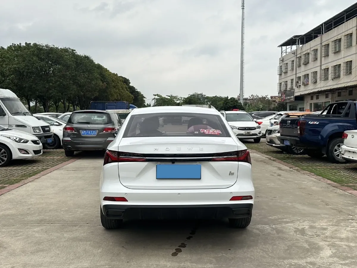 2023 Roewe i5 1.5L 129HP L4 5MT,autocango,china used car exporter,china ev exporter,chinese used car exporter,chinese used ev exporter