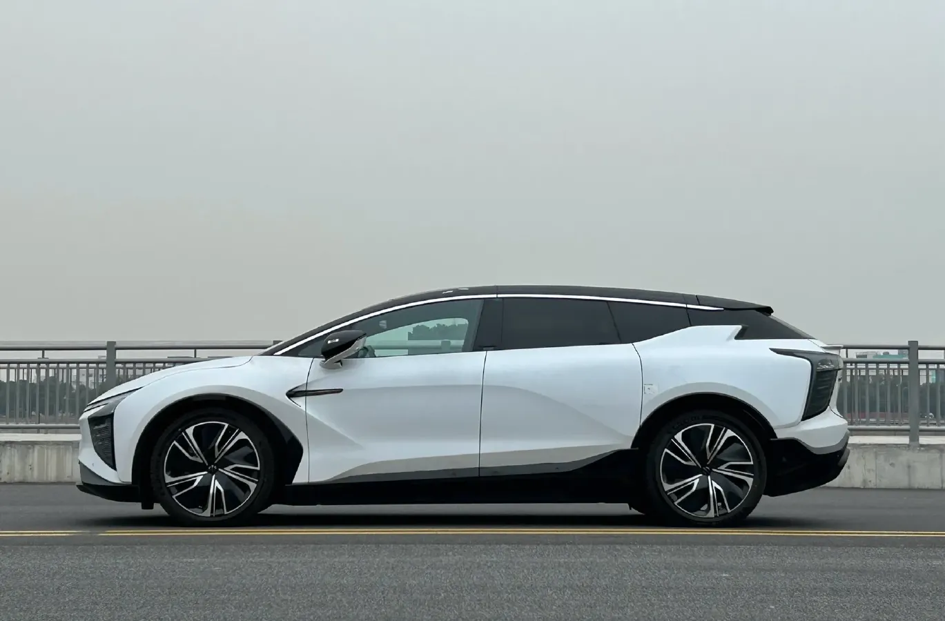 2022 HiPhi X BEV 97KWH,autocango,china used car exporter,china ev exporter,chinese used car exporter,chinese used ev exporter