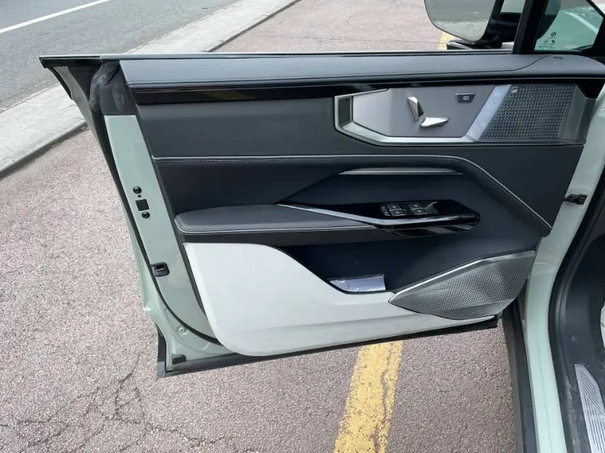 2023 HiPhi Y BEV 76.6KWH,autocango,china used car exporter,china ev exporter,chinese used car exporter,chinese used ev exporter