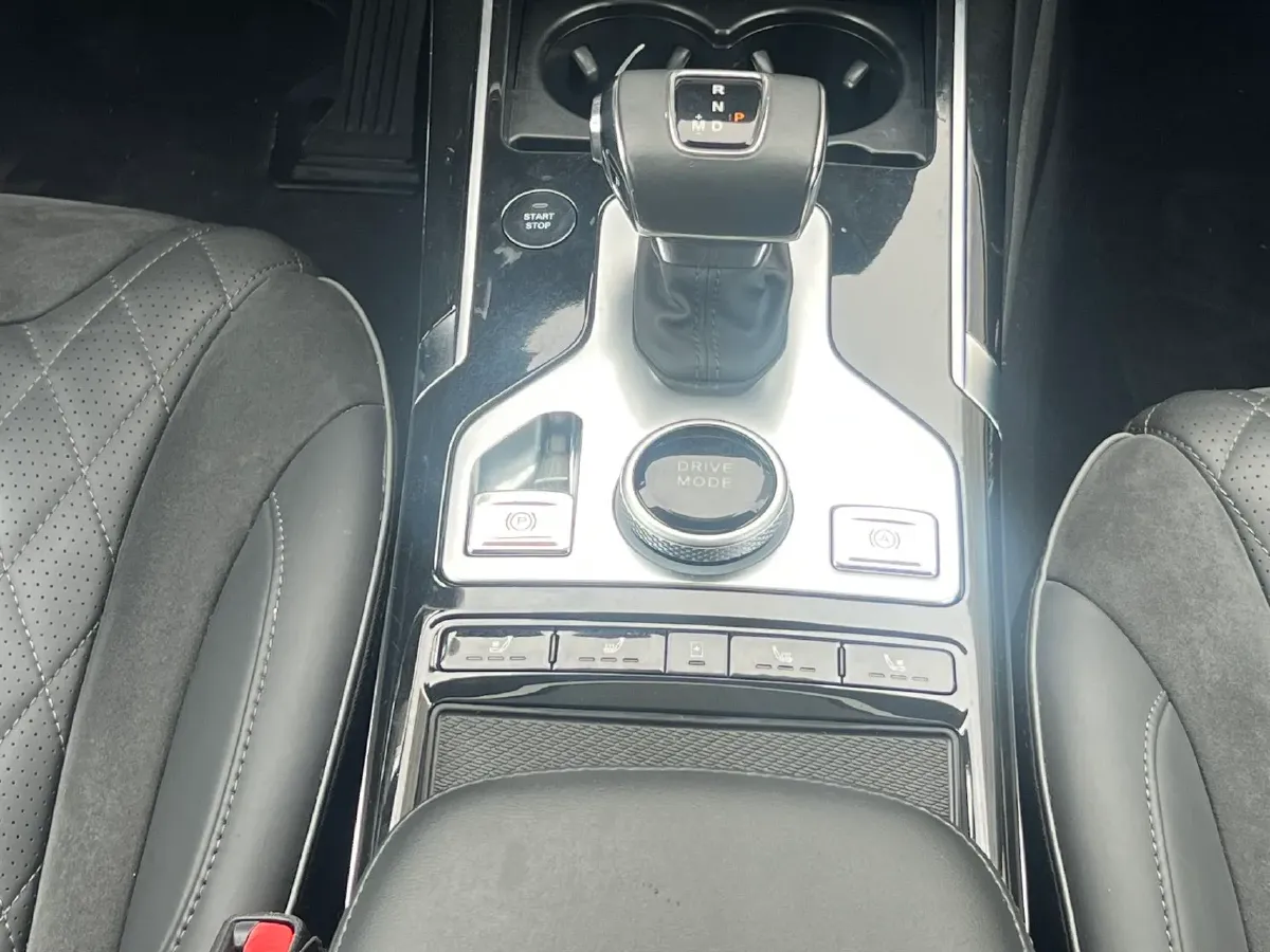 2019 HongQi HS5 2.0T 224HP L4 6AT,autocango,china used car exporter,china ev exporter,chinese used car exporter,chinese used ev exporter