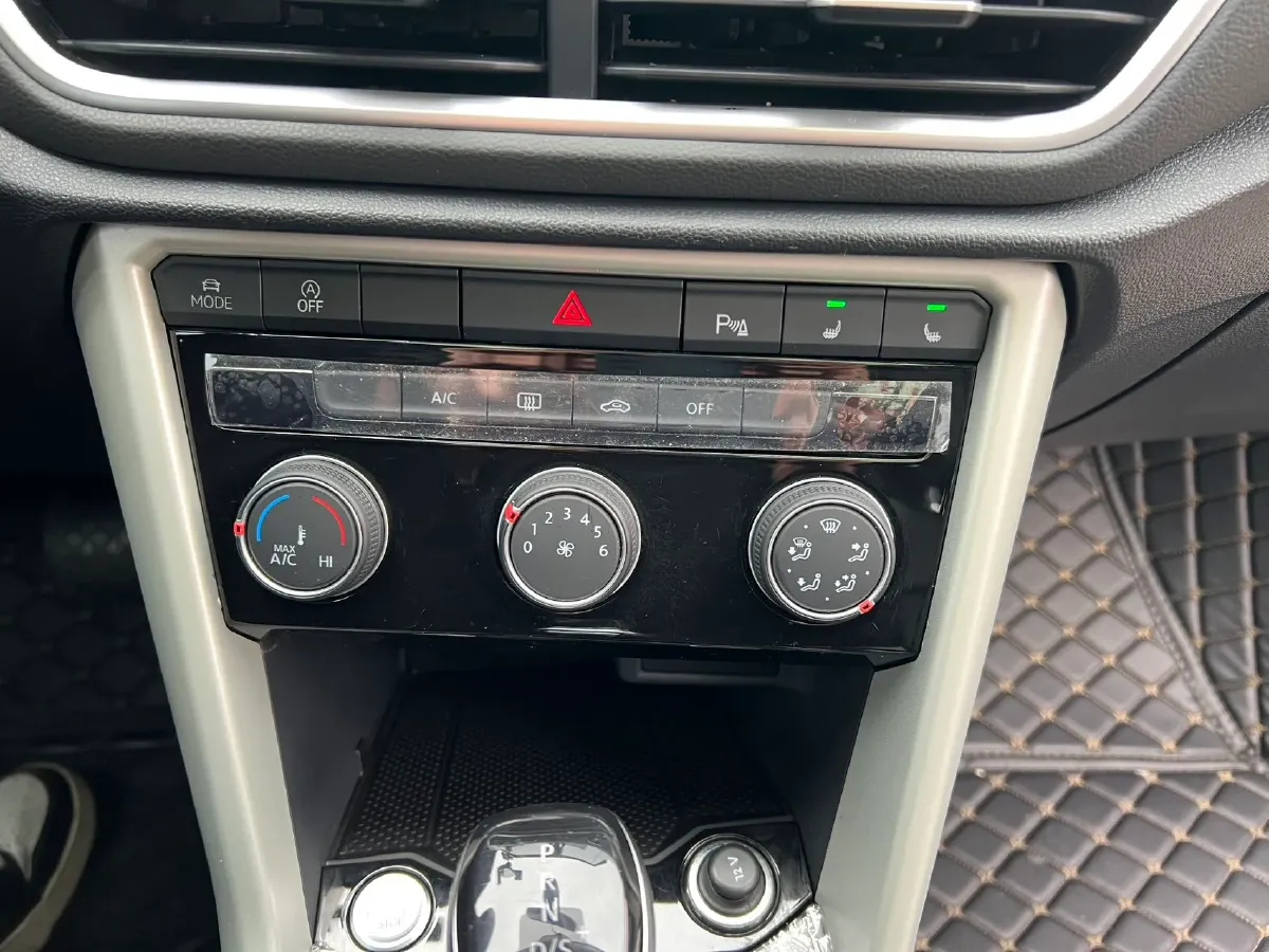 2023 Volkswagen T-Roc 1.4T 150HP L4 7DCT,autocango,china used car exporter,china ev exporter,chinese used car exporter,chinese used ev exporter