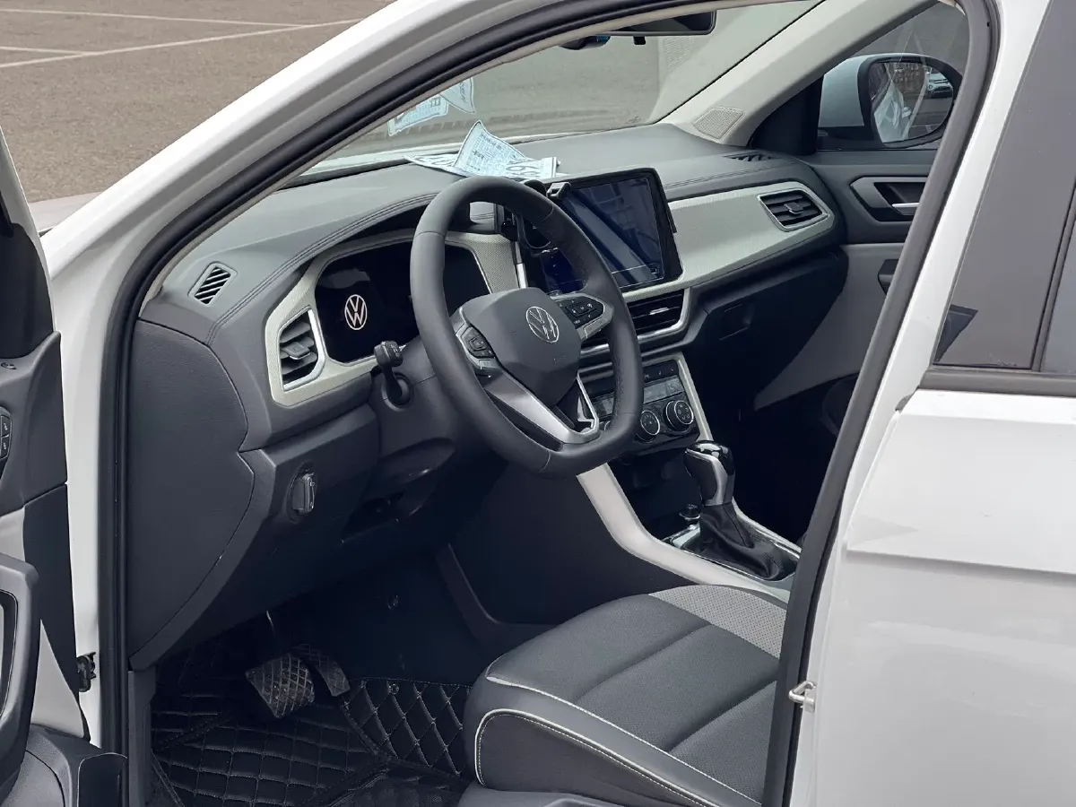 2023 Volkswagen T-Roc 1.4T 150HP L4 7DCT,autocango,china used car exporter,china ev exporter,chinese used car exporter,chinese used ev exporter