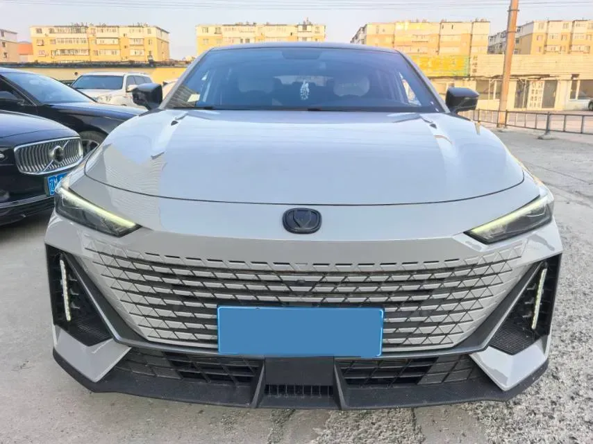 2023 ChangAn UNI-V 1.5T 188HP L4 7DCT,autocango,china used car exporter,china ev exporter,chinese used car exporter,chinese used ev exporter