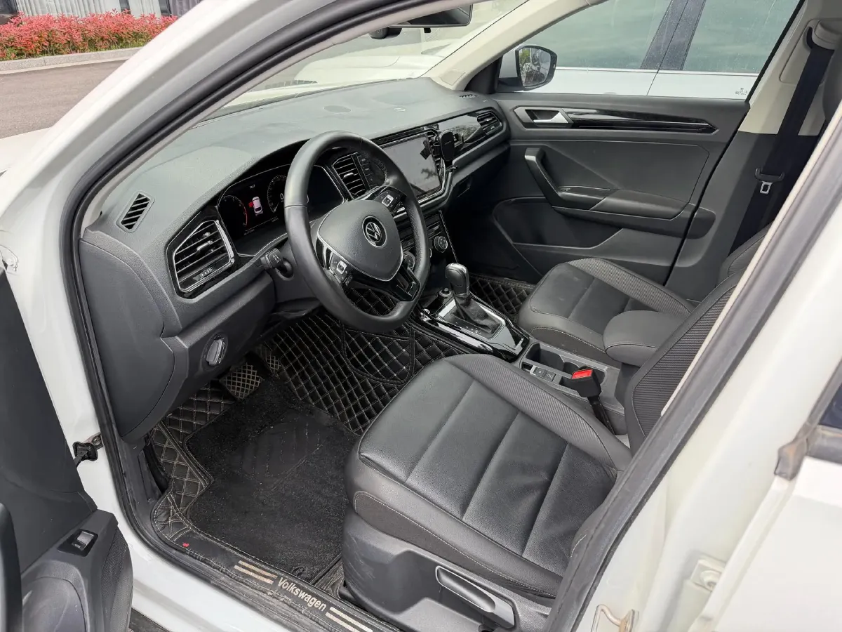 2021 Volkswagen T-Roc 1.4T 150HP L4 7DCT,autocango,china used car exporter,china ev exporter,chinese used car exporter,chinese used ev exporter