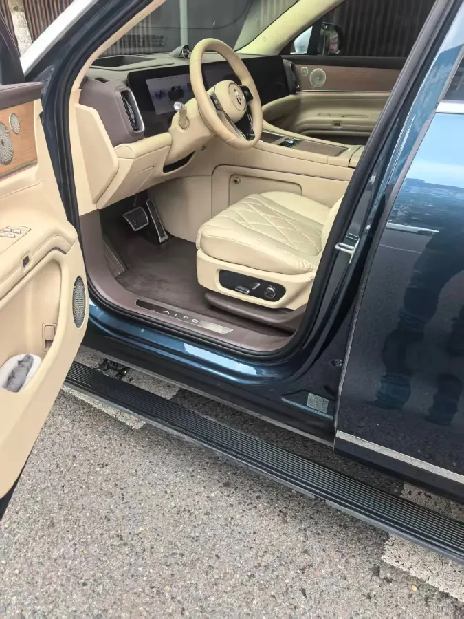 2024 AITO AITO M9 1.5T 152HP L4 REEV 42KWH,autocango,china used car exporter,china ev exporter,chinese used car exporter,chinese used ev exporter