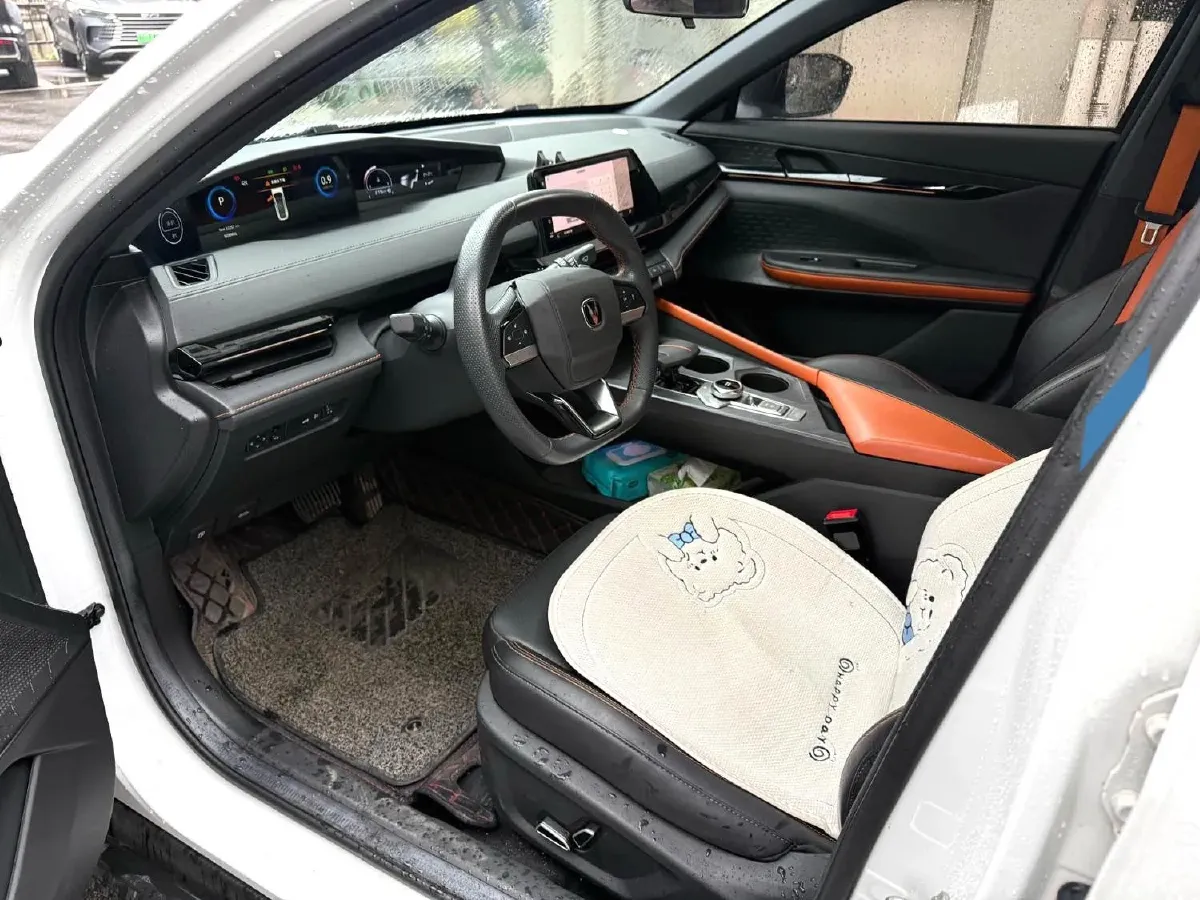 2022 ChangAn UNI-V 1.5T 188HP L4 7DCT,autocango,china used car exporter,china ev exporter,chinese used car exporter,chinese used ev exporter