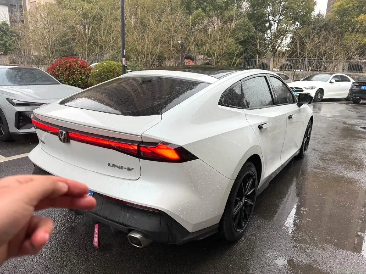 2022 ChangAn UNI-V 1.5T 188HP L4 7DCT,autocango,china used car exporter,china ev exporter,chinese used car exporter,chinese used ev exporter