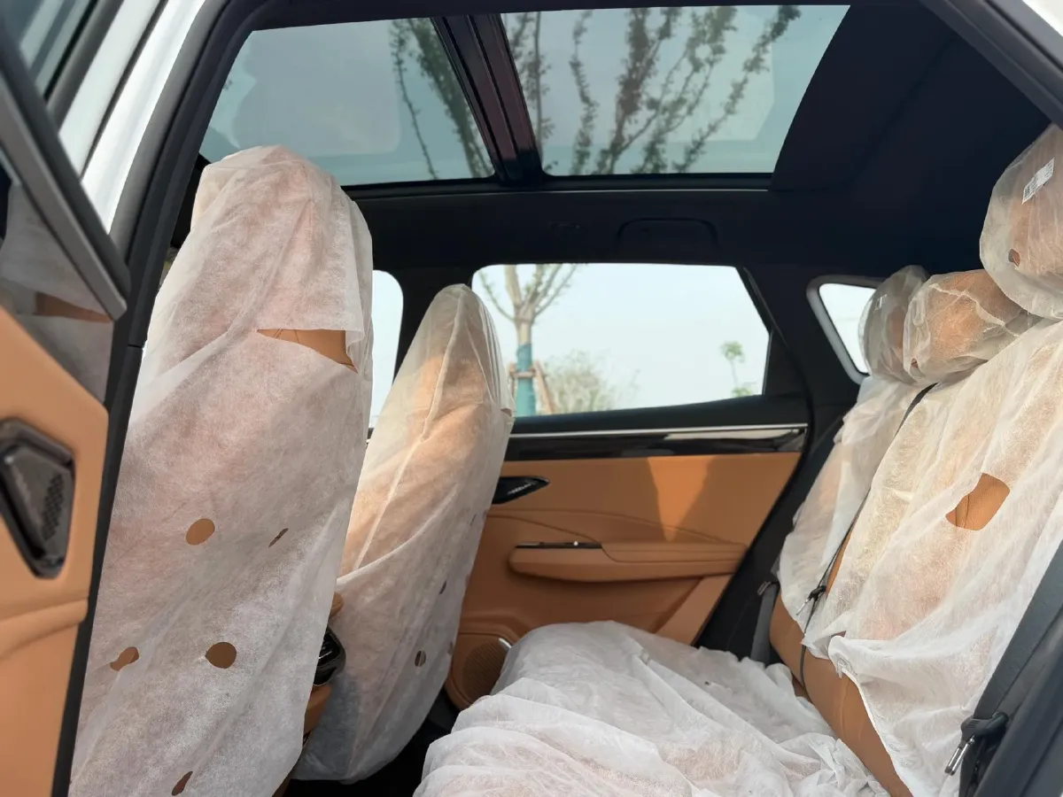 2025 Geely Galaxy L7 1.5L 112HP L4 1DHT PHEV 18.4KWH,autocango,china used car exporter,china ev exporter,chinese used car exporter,chinese used ev exporter