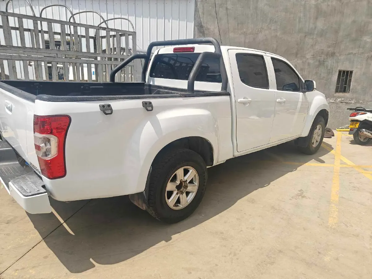 2022 Isuzu RE-MAX Jim 2.8T 120HP L4 5MT,autocango,china used car exporter,china ev exporter,chinese used car exporter,chinese used ev exporter