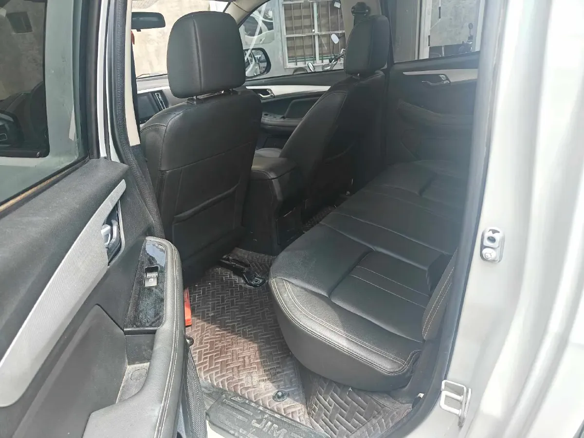 2022 Isuzu RE-MAX Jim 2.8T 120HP L4 5MT,autocango,china used car exporter,china ev exporter,chinese used car exporter,chinese used ev exporter