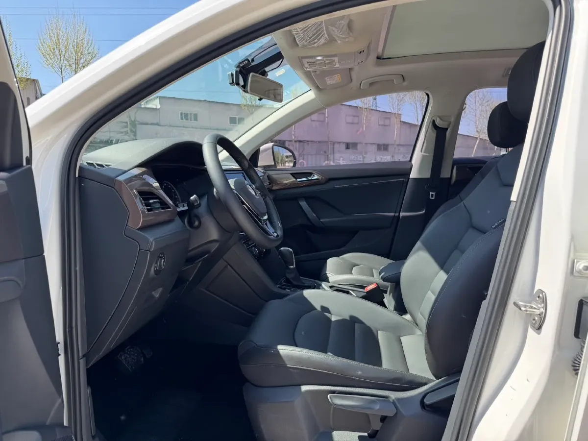 2019 MINI MINI 1.5T 102HP L3 7DCT,autocango,china used car exporter,china ev exporter,chinese used car exporter,chinese used ev exporter