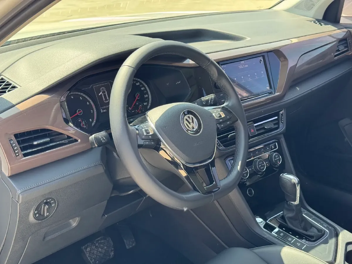 2019 MINI MINI 1.5T 102HP L3 7DCT,autocango,china used car exporter,china ev exporter,chinese used car exporter,chinese used ev exporter