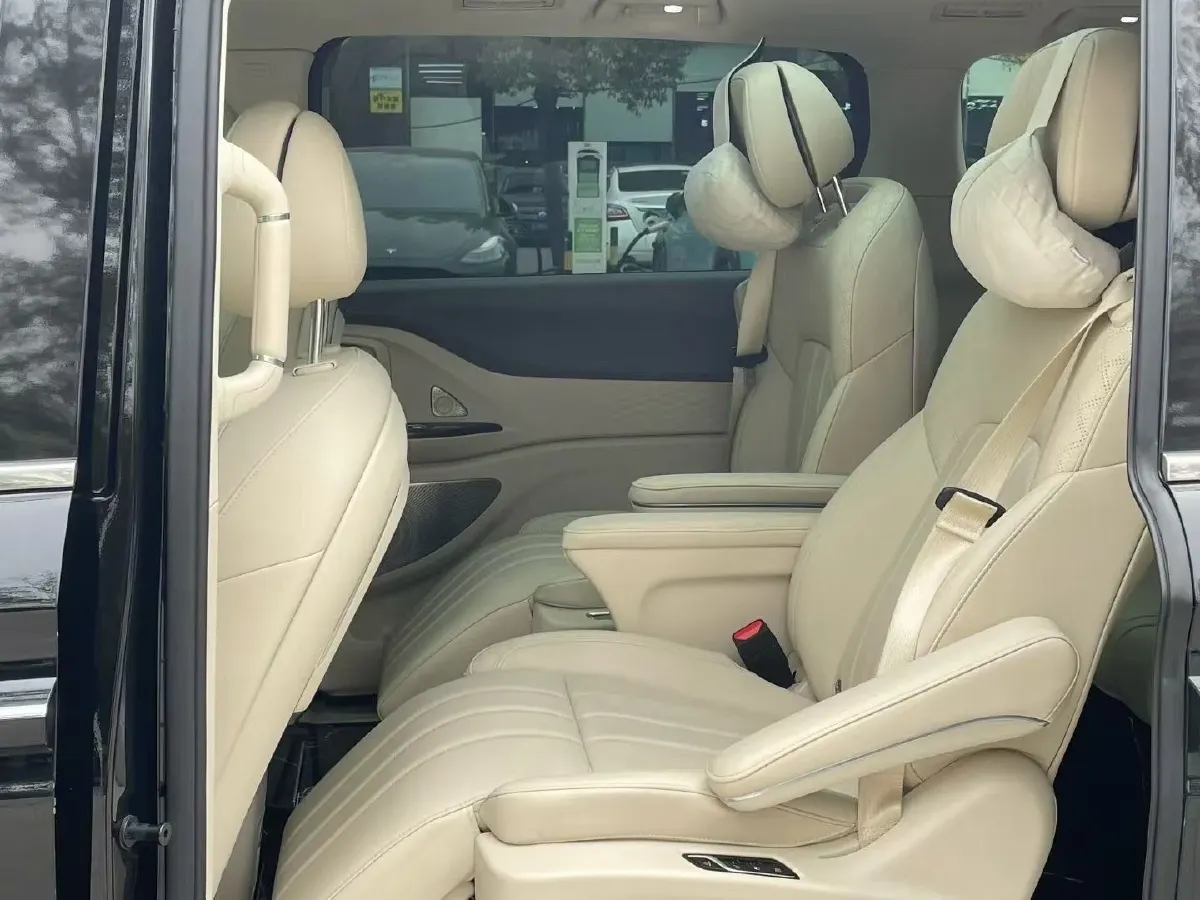 2024 Voyah Dream 1.5T 150HP L4 PHEV 43KWH,autocango,china used car exporter,china ev exporter,chinese used car exporter,chinese used ev exporter