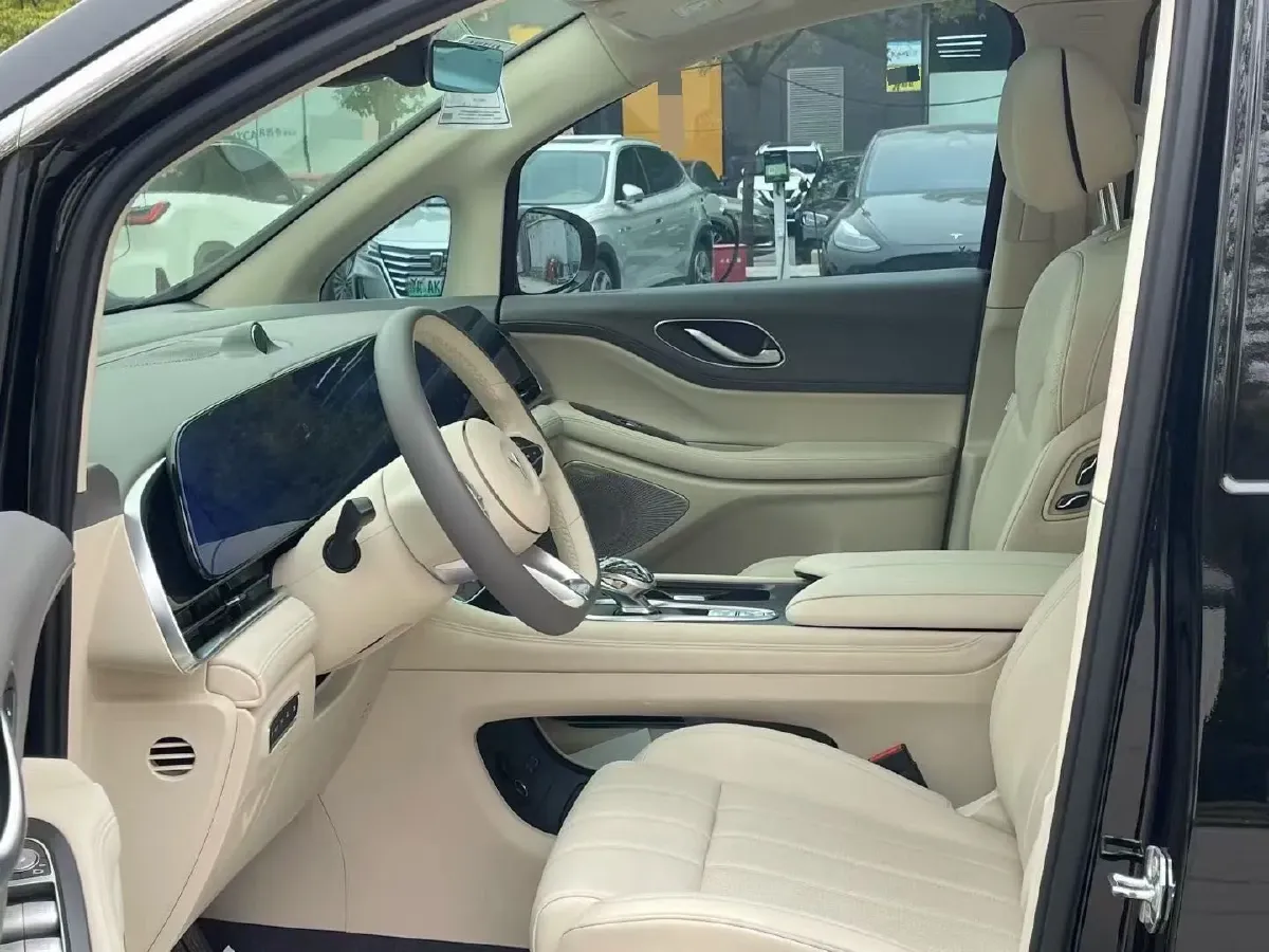 2024 Voyah Dream 1.5T 150HP L4 PHEV 43KWH,autocango,china used car exporter,china ev exporter,chinese used car exporter,chinese used ev exporter