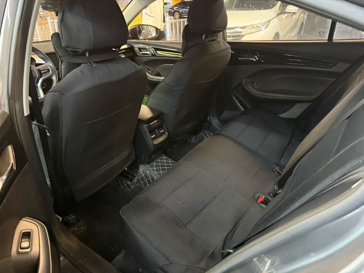 2021 Roewe i5 1.5L 120HP L4 5MT,autocango,china used car exporter,china ev exporter,chinese used car exporter,chinese used ev exporter