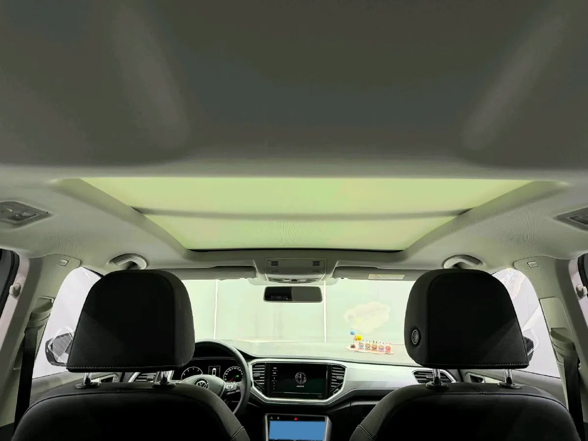 2022 Volkswagen T-Roc 1.4T 150HP L4 7DCT,autocango,china used car exporter,china ev exporter,chinese used car exporter,chinese used ev exporter