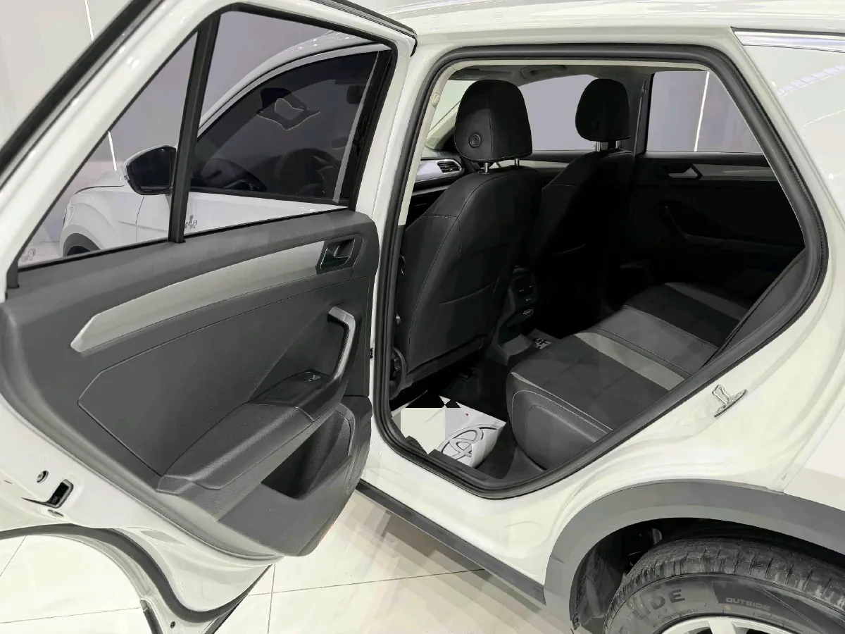 2022 Volkswagen T-Roc 1.4T 150HP L4 7DCT,autocango,china used car exporter,china ev exporter,chinese used car exporter,chinese used ev exporter