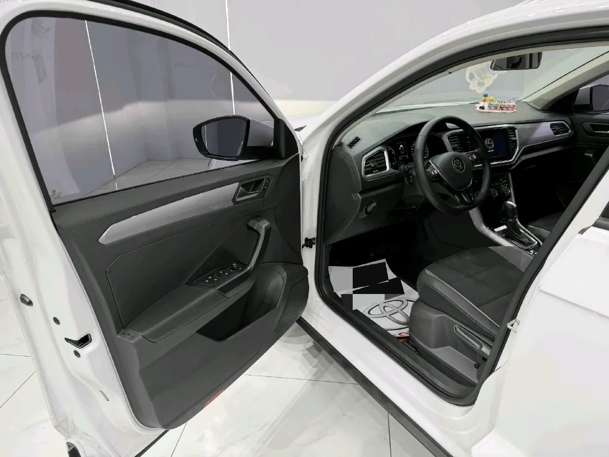 2022 Volkswagen T-Roc 1.4T 150HP L4 7DCT,autocango,china used car exporter,china ev exporter,chinese used car exporter,chinese used ev exporter