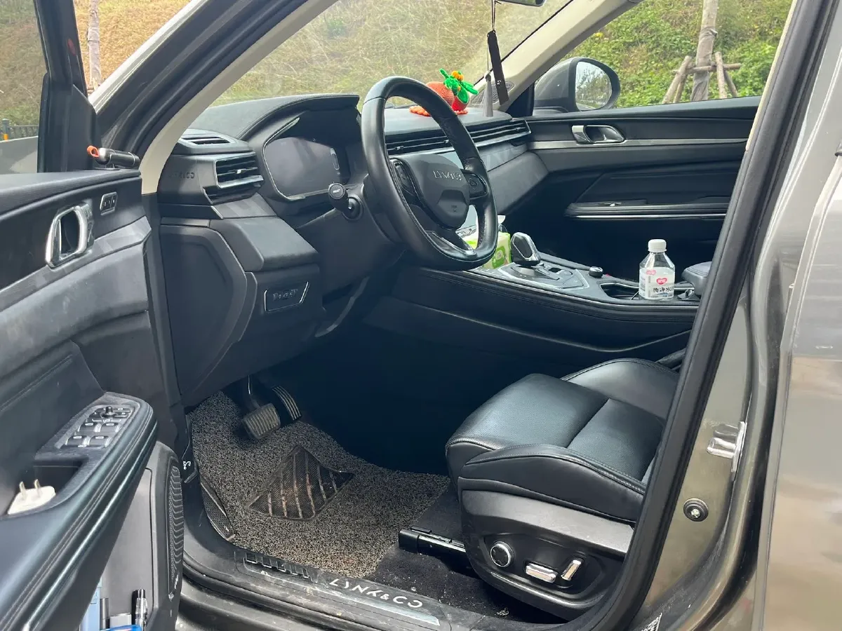 2021 LYNK&CO 01 2.0T 218HP L4 8AT,autocango,china used car exporter,china ev exporter,chinese used car exporter,chinese used ev exporter